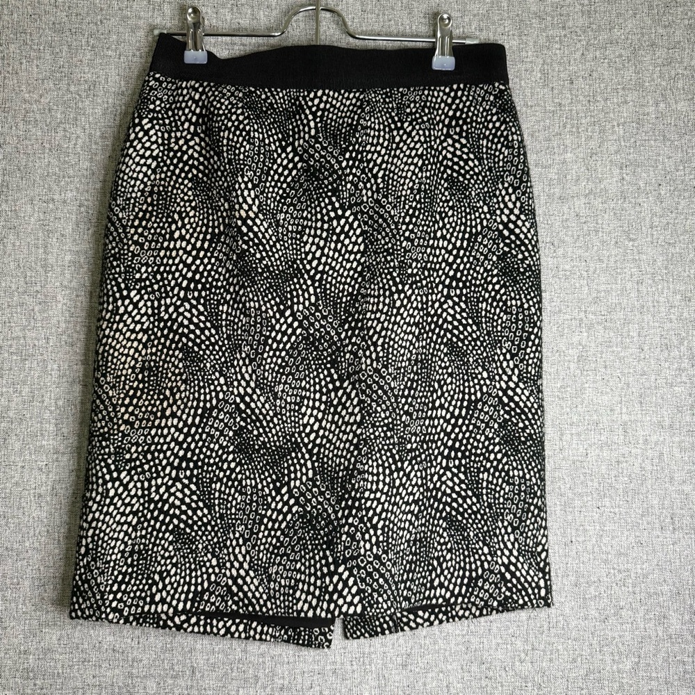 Ann Taylor Black and White‎ Textured Pencil Skirt Size 6